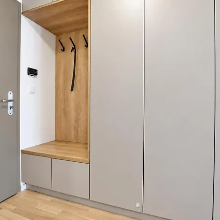LAM Oak AC - Balcony Apartman Pozsony