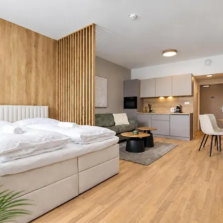 LAM Oak AC - Balcony Apartman Pozsony