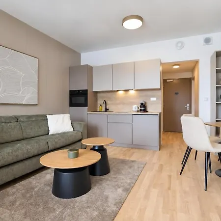 LAM Oak AC - Balcony Apartman *