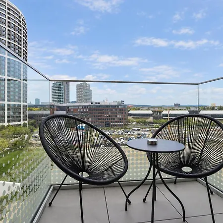 LAM Oak AC - Balcony Apartman Pozsony